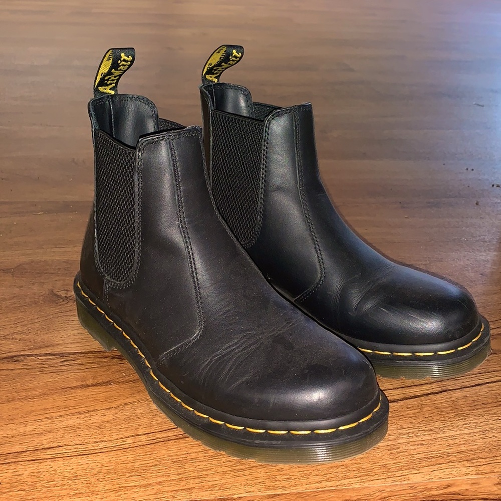 Doc Marten 2976 WOMEN'S SMOOTH LEATHER CHELSEA BOOTS